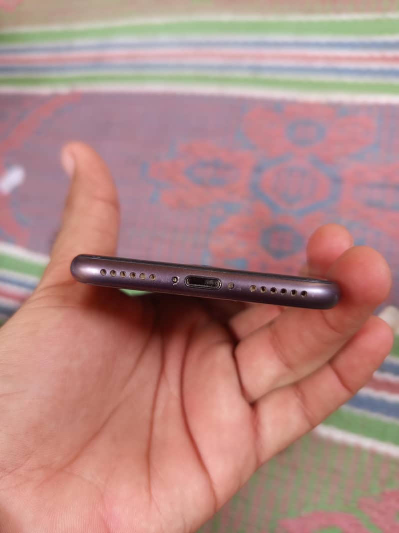 Apple iPhone 8 3
