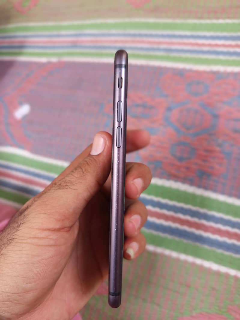 Apple iPhone 8 4