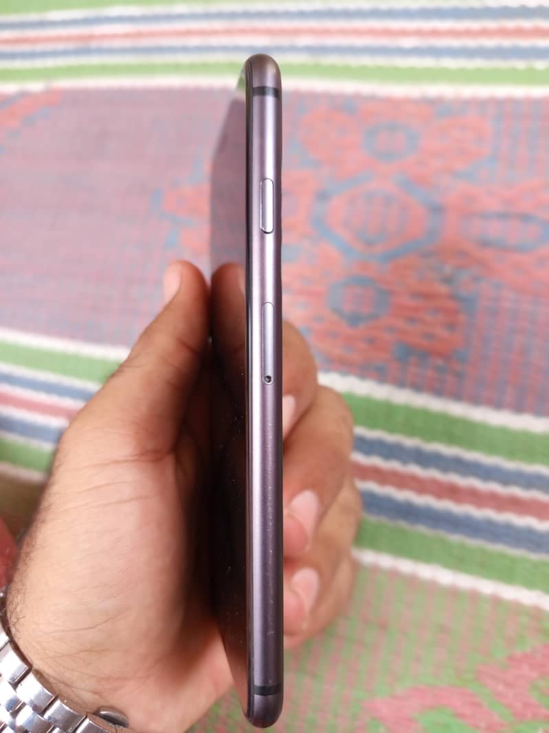 Apple iPhone 8 5