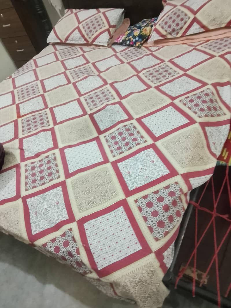 queen bed with mattress 0