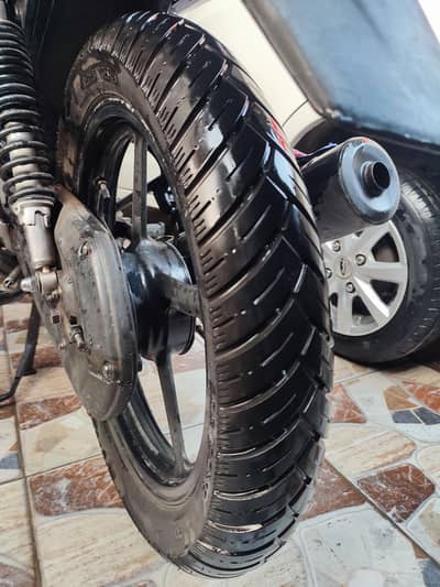100, 90, 18 tubeless Tyre for YBR, cb 150, Suzuki gs etc