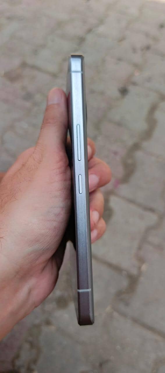 Sharp Aquos r7 4