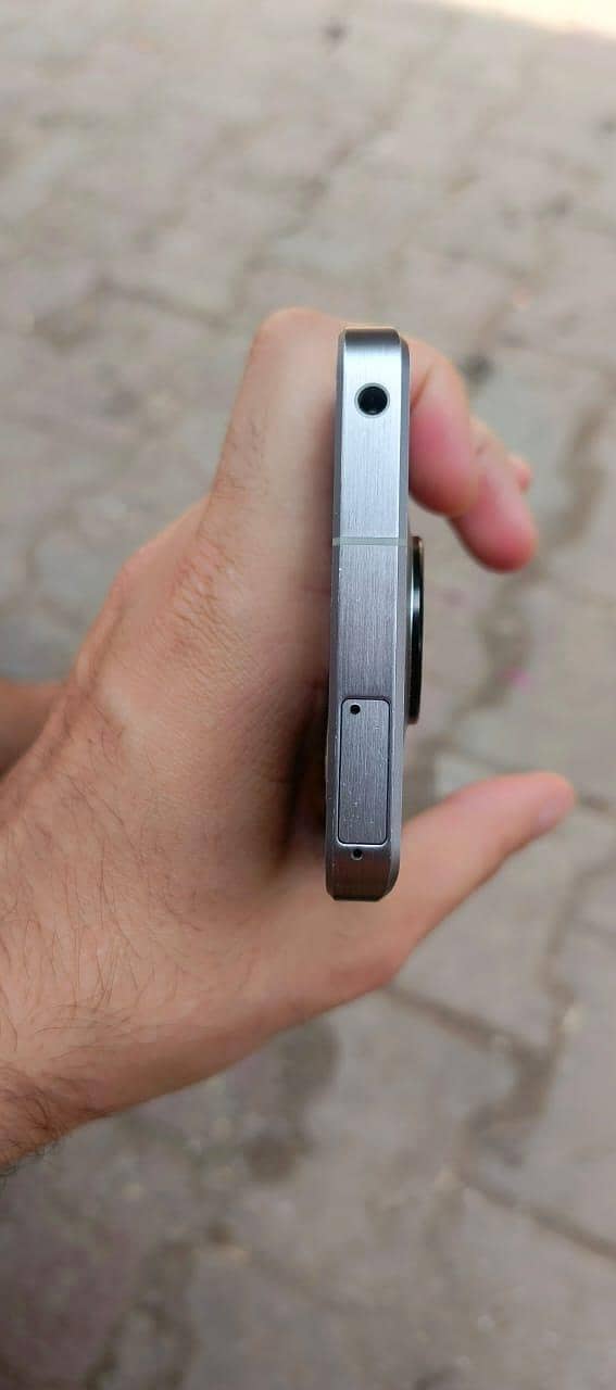 Sharp Aquos r7 5