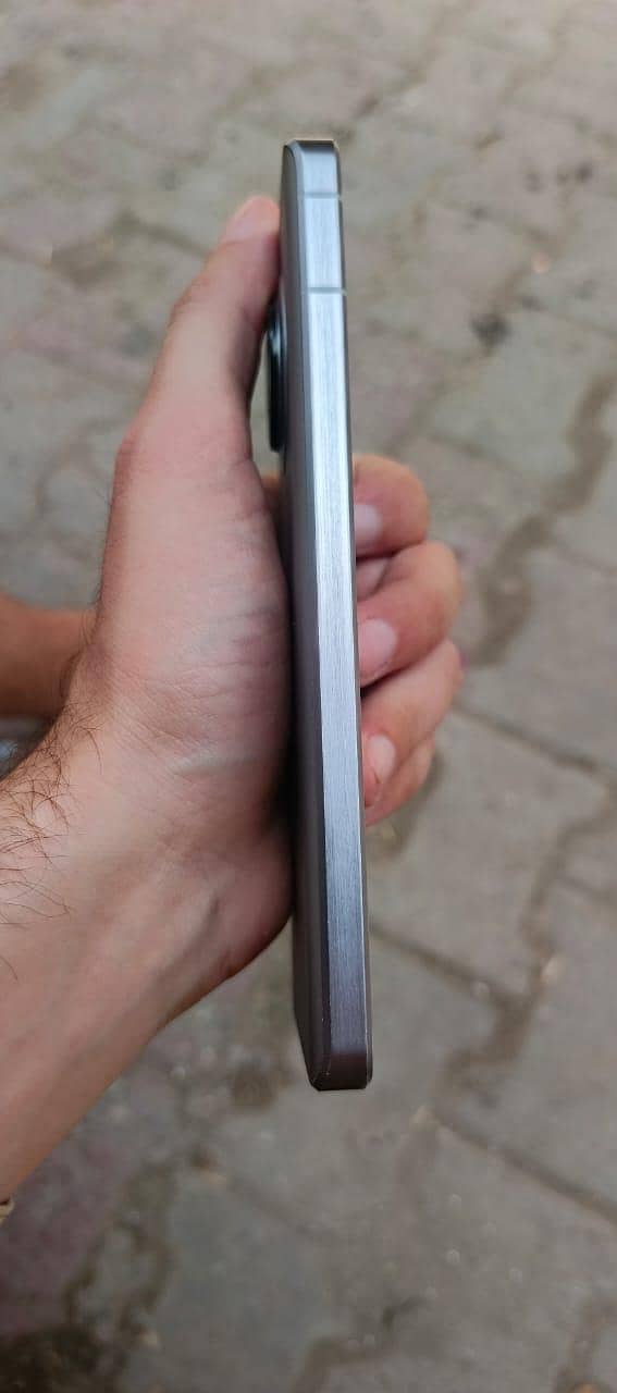 Sharp Aquos r7 6