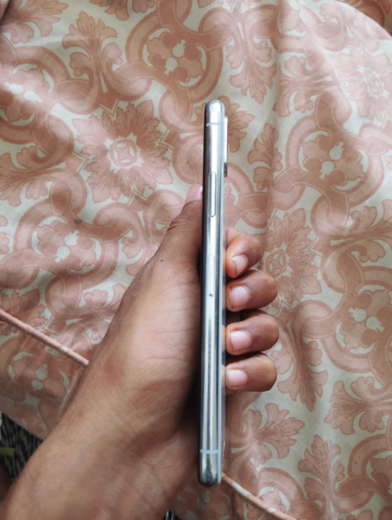 Apple iPhone X 3