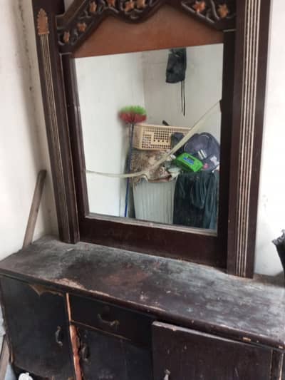 showcase & dressing