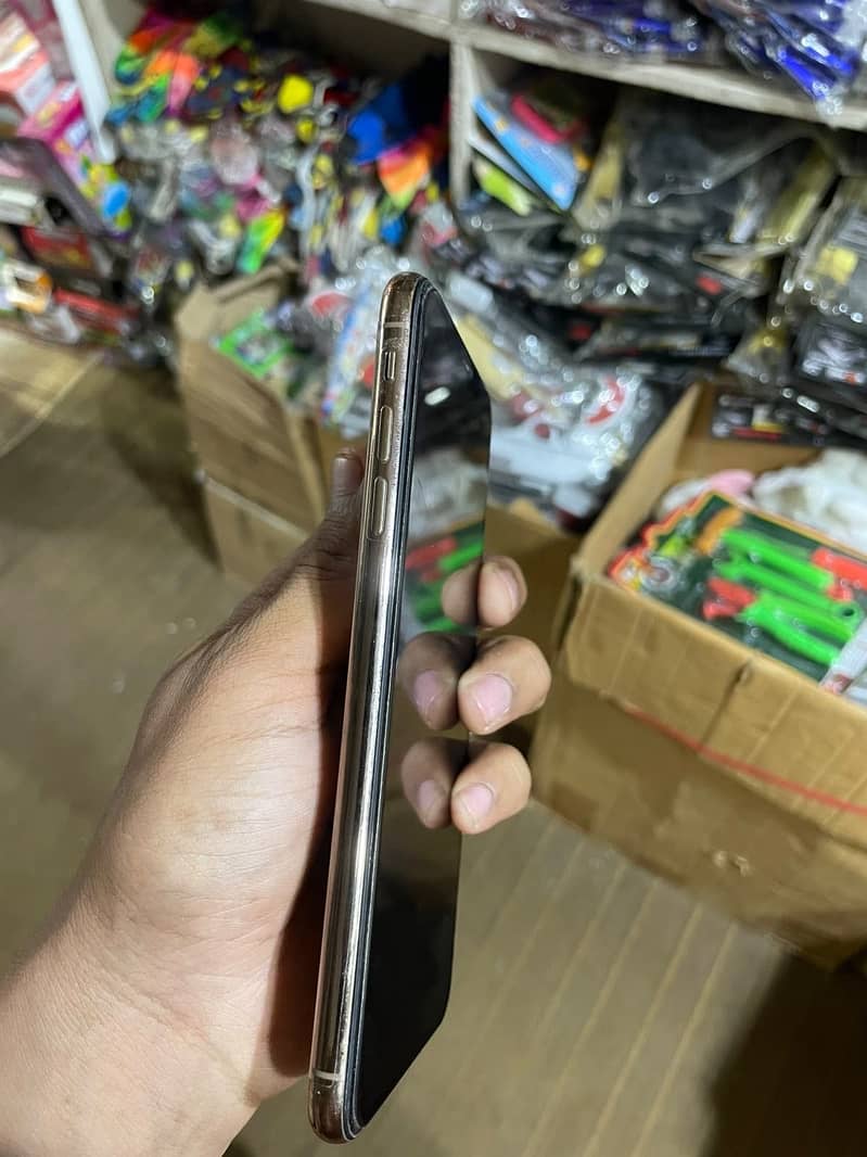 Apple iPhone Xmax 3