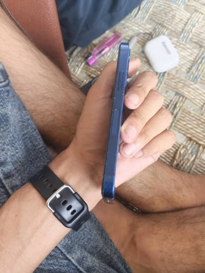 Apple iPhone 12