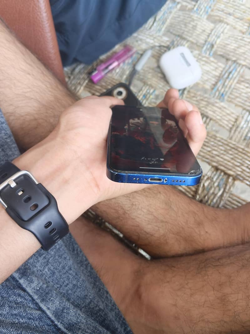 Apple iPhone 12 1