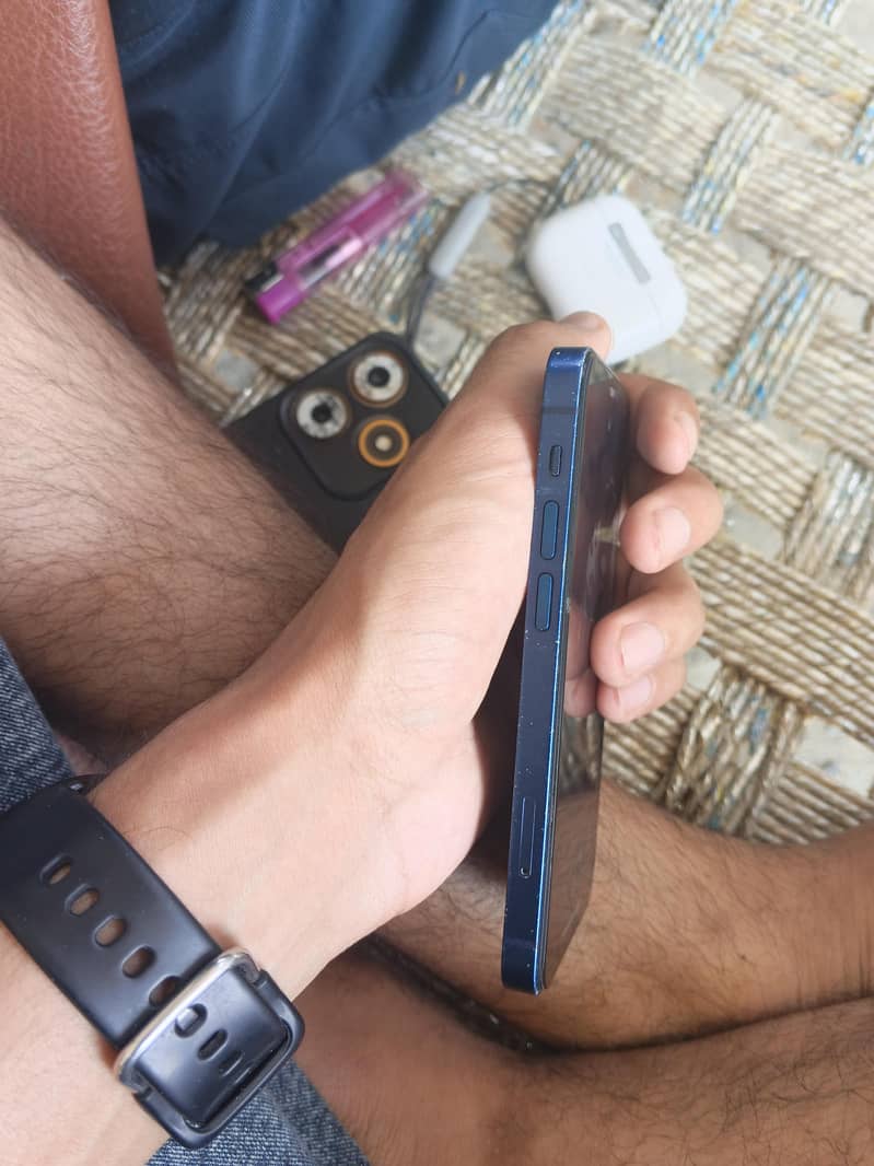Apple iPhone 12 5