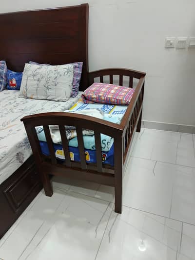 Baby Crib (mattress included)