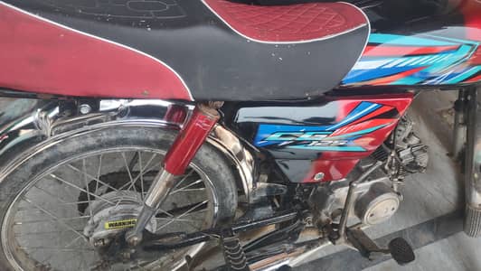 a good condition all ok fuel tank change kiya hua hai original pada ha