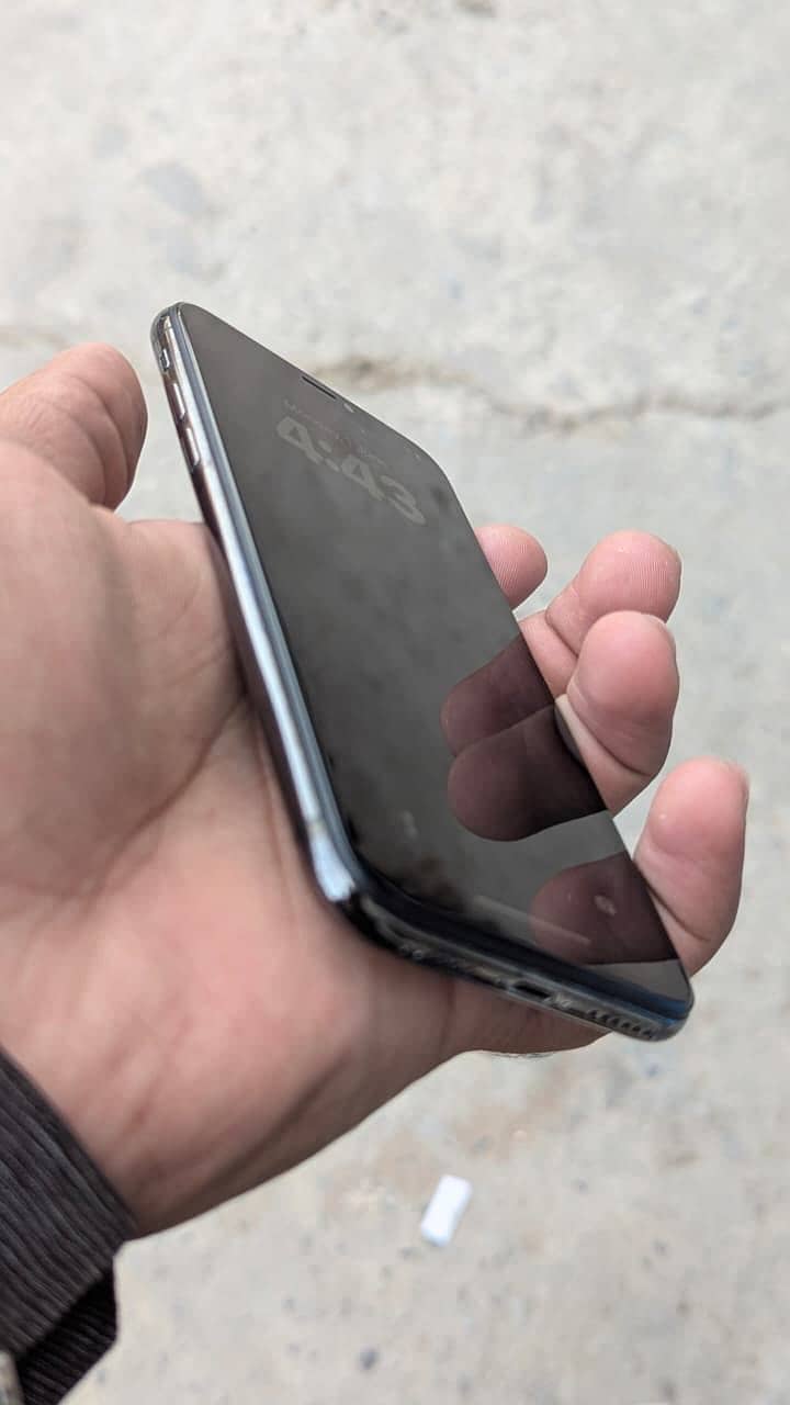 iPhone X 4