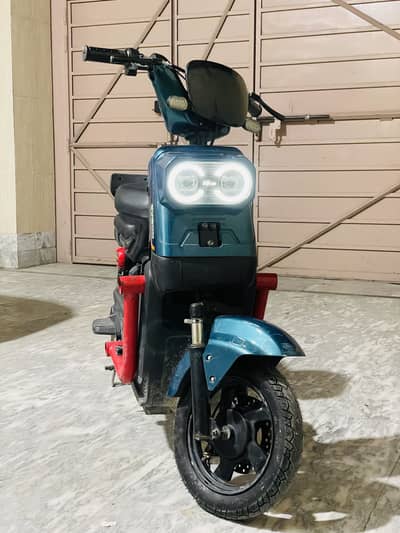 Eveon electric Scooty