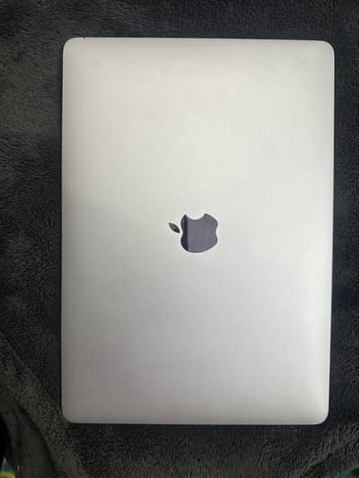 MacBook Air M1 2020 in lush condition for sale urgently!!