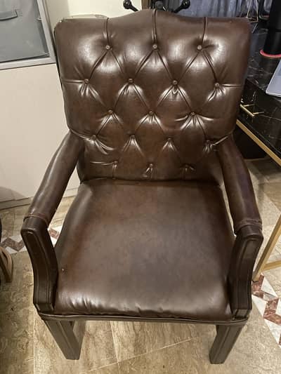 LEATHER OFFICE CHAIR FOR SALE IN I-8 ISLAMABAD || ALMOST NEW