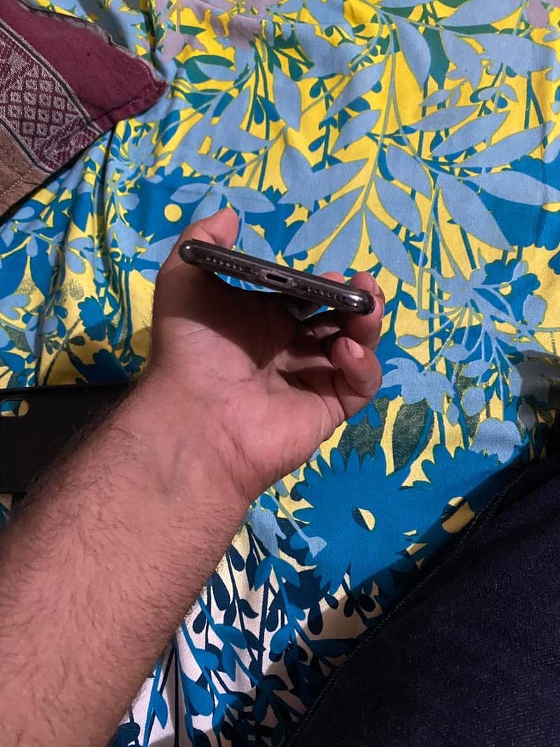 Apple iPhone X 3
