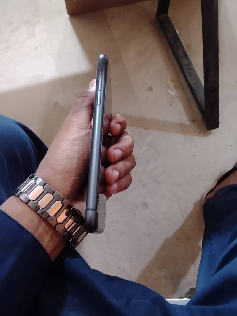 Apple iPhone 11 0