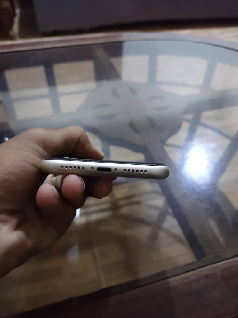 Apple iPhone 11 3