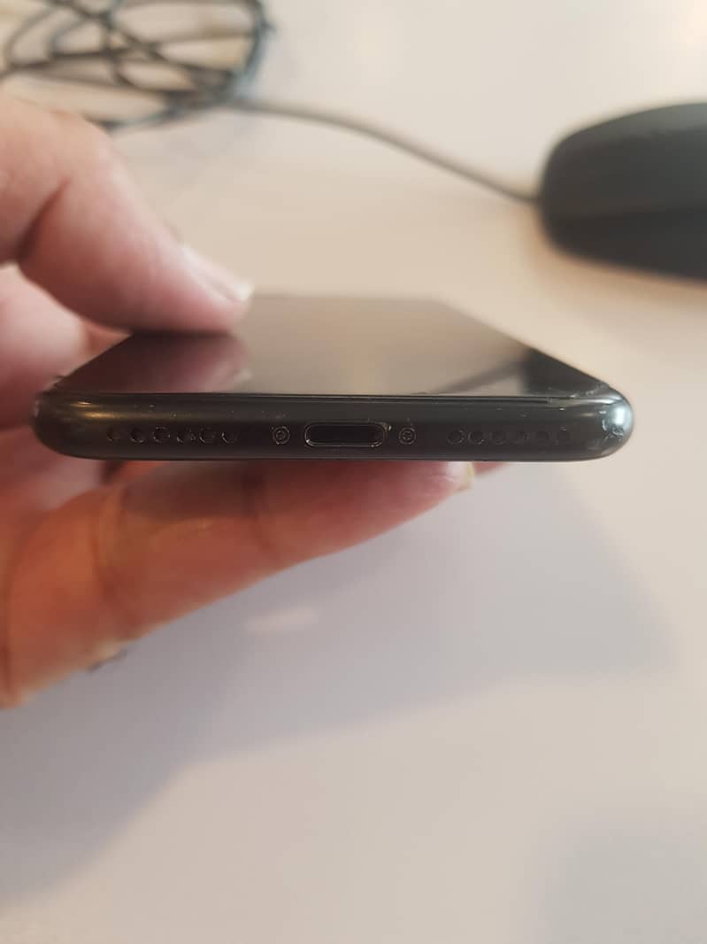 Apple iPhone 7 3