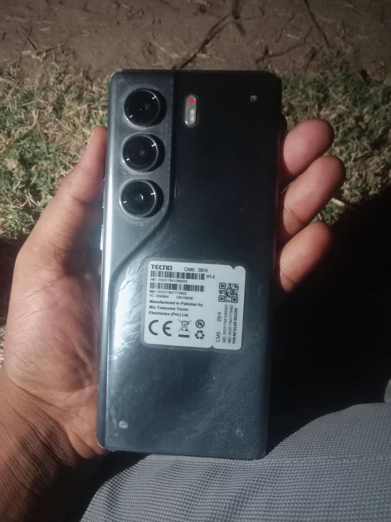 Tecno CAMON 40 Pro 1