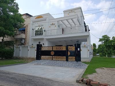 10 Marla Corner 60 Feet Road Brand New House For Sale In Valencia Town
