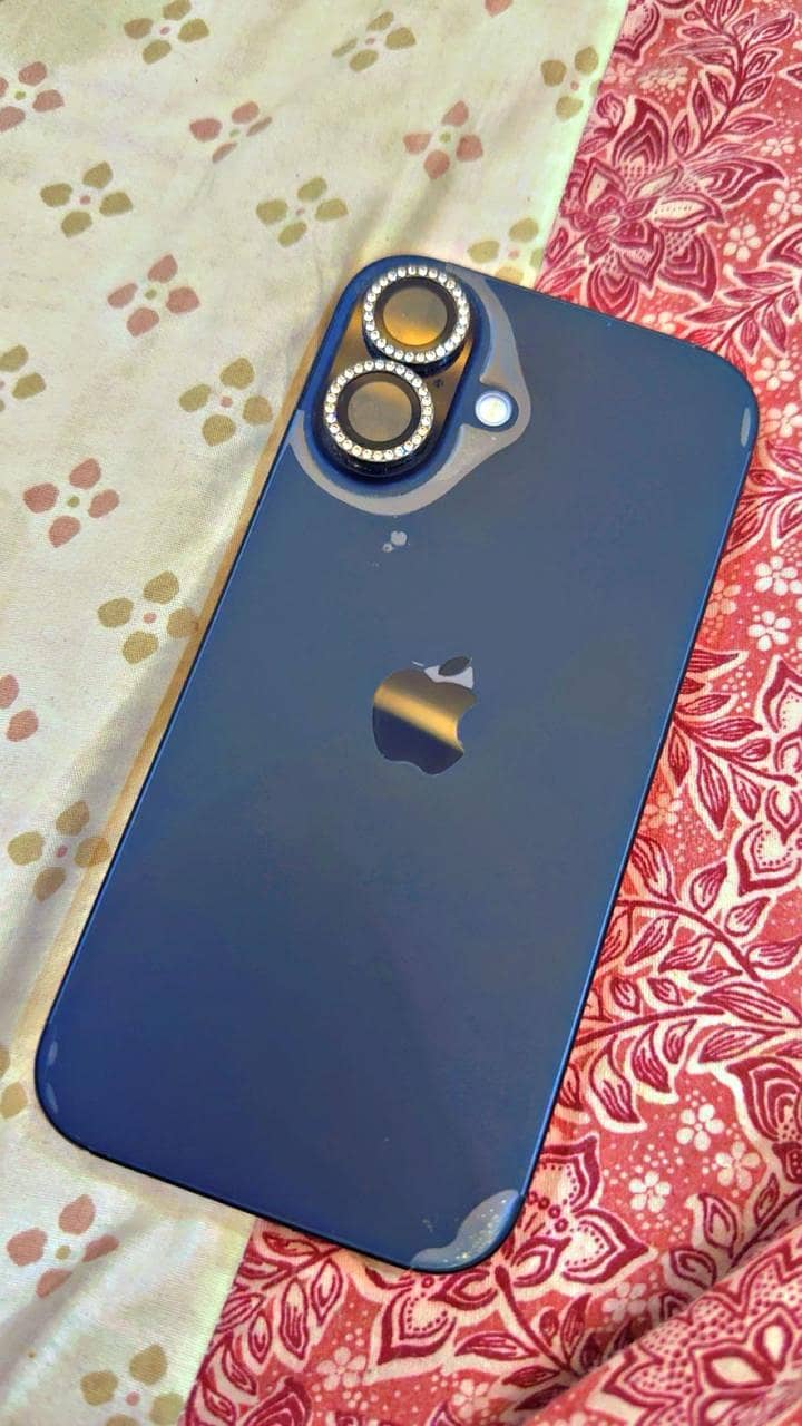 Apple iPhone 16 0