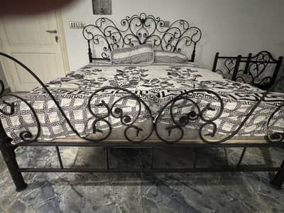 double bed (metal)