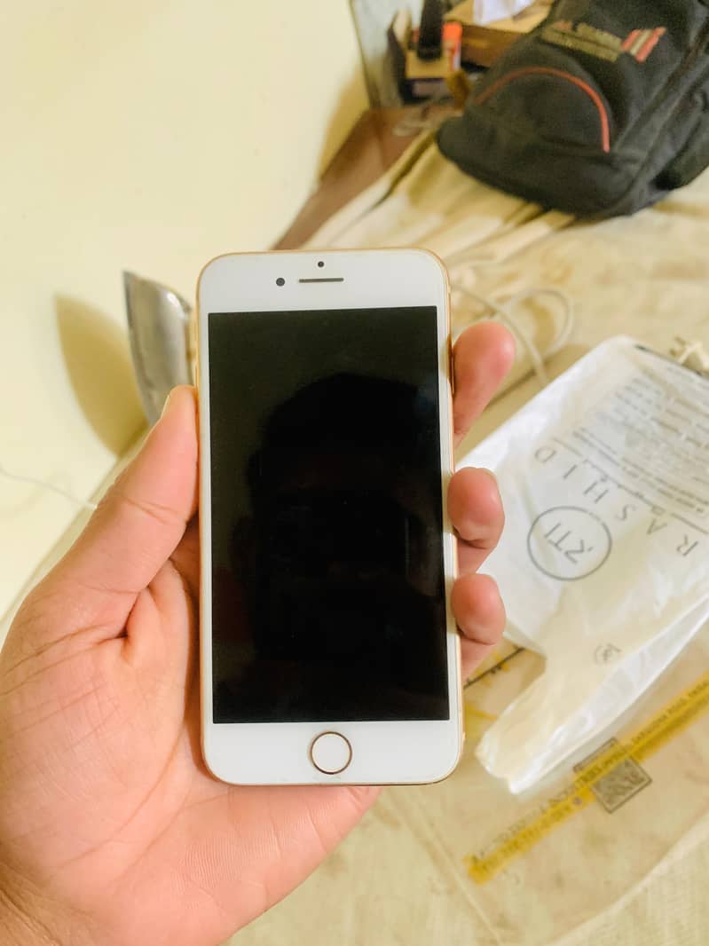 Apple iPhone 8 5