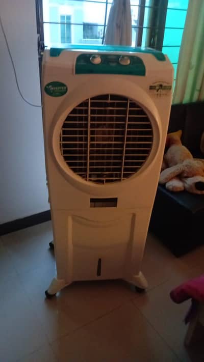 Slightly last year only one season used Air Cooler with bottle jel.
