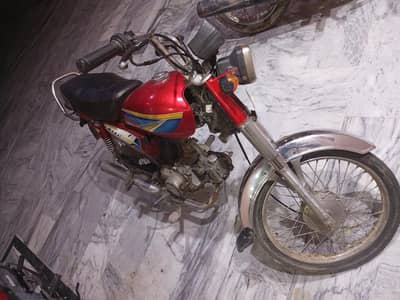 70cc bike engine ok condition 10/7 thory paisy lgny hain tyers py