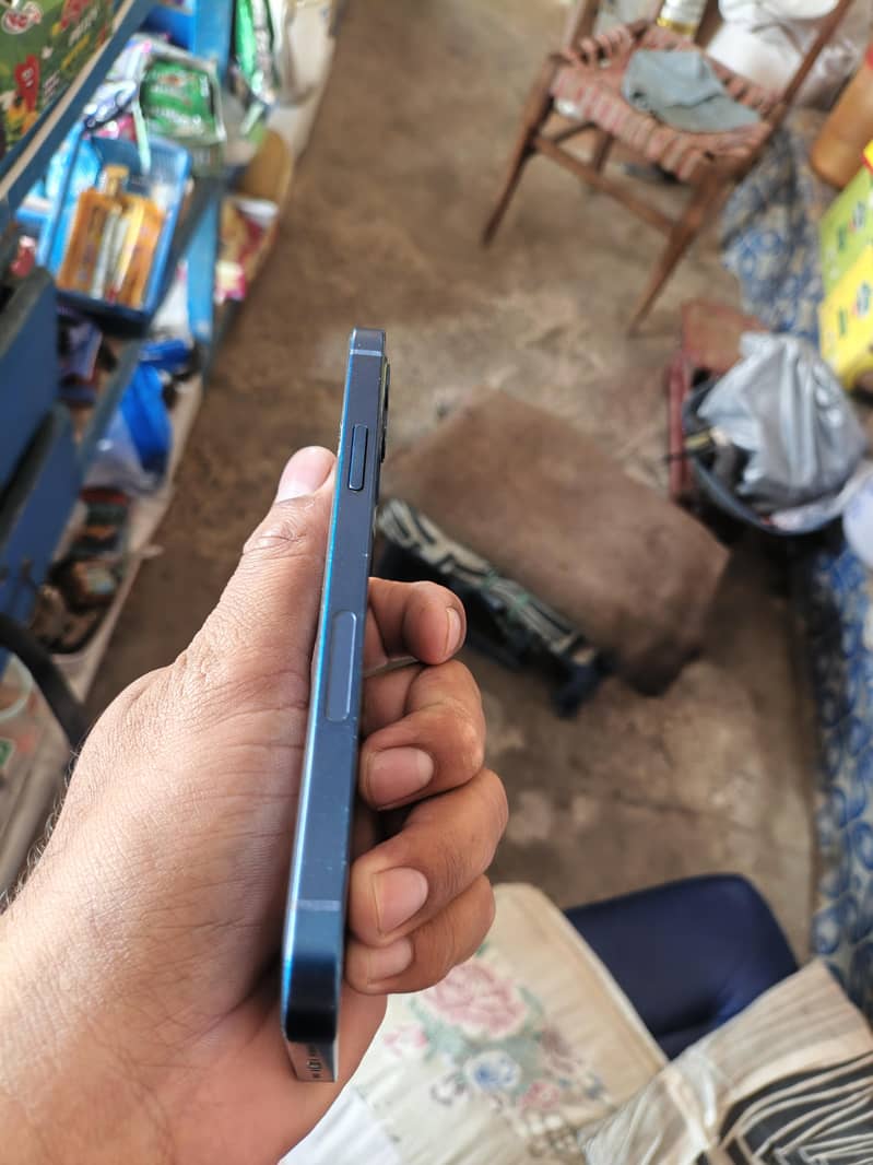 Apple iPhone 12 3