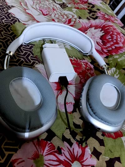 Headphones for all touch mobiles