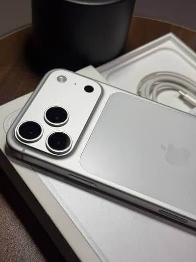 Iphone 17 pro max Factory unlock Sim Working Glitch Non PTA White