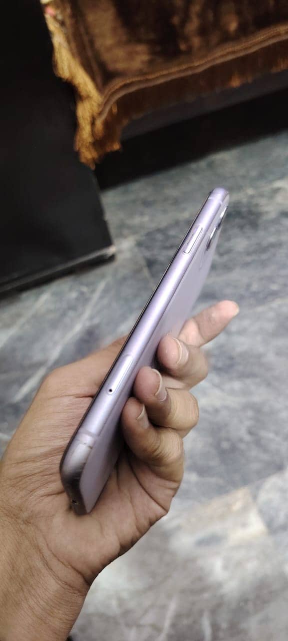 Apple iPhone 11 4