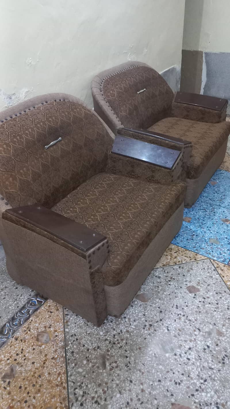 4 Setters Sofa Condition 8/10 2