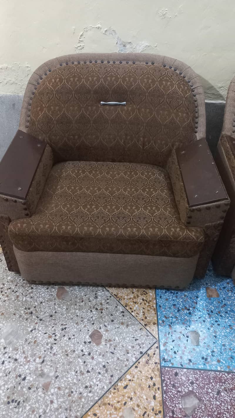 4 Setters Sofa Condition 8/10 4