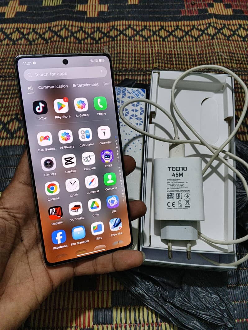 Tecno CAMON 40 1
