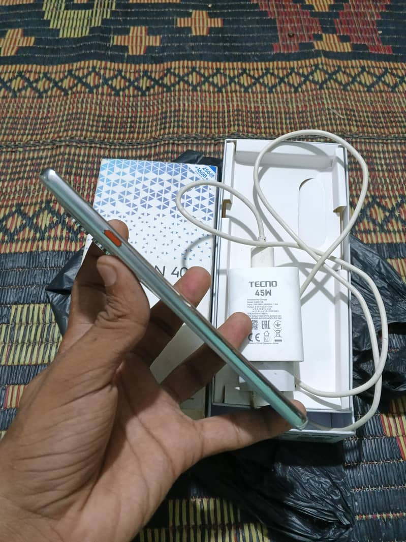 Tecno CAMON 40 4