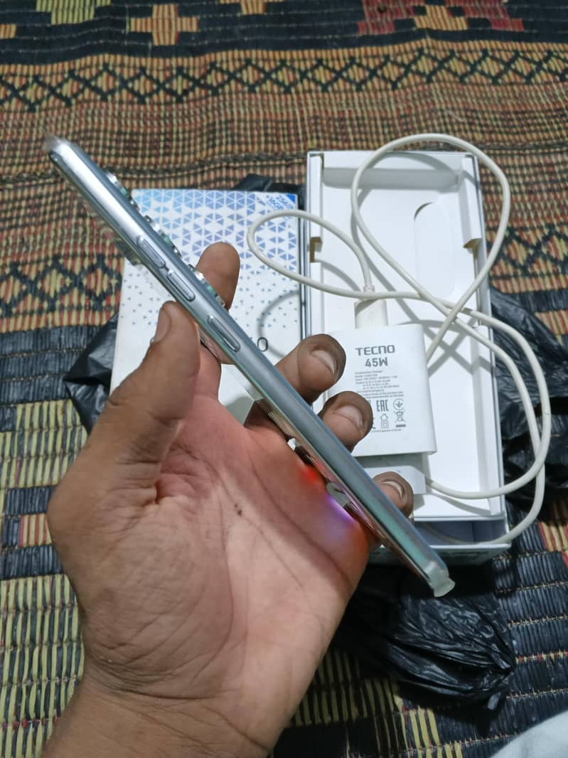 Tecno CAMON 40 6