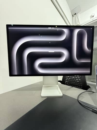 Apple Studio Display 27” 5K Retina Display (Like New) - 5 Months Used