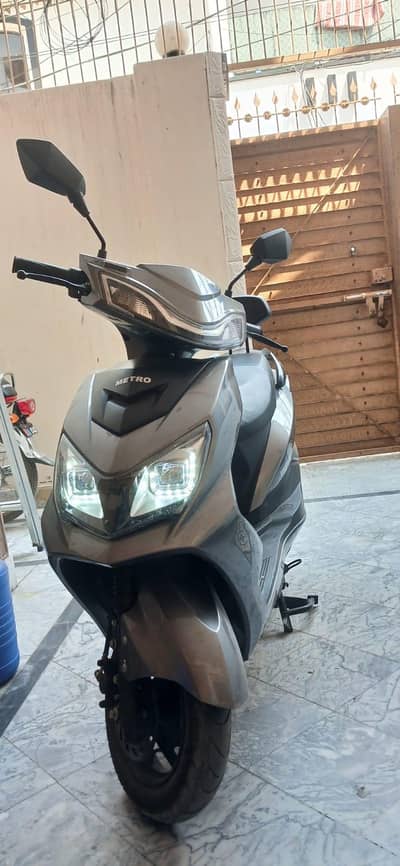 Metro Thrill scooty for sale 2 month used