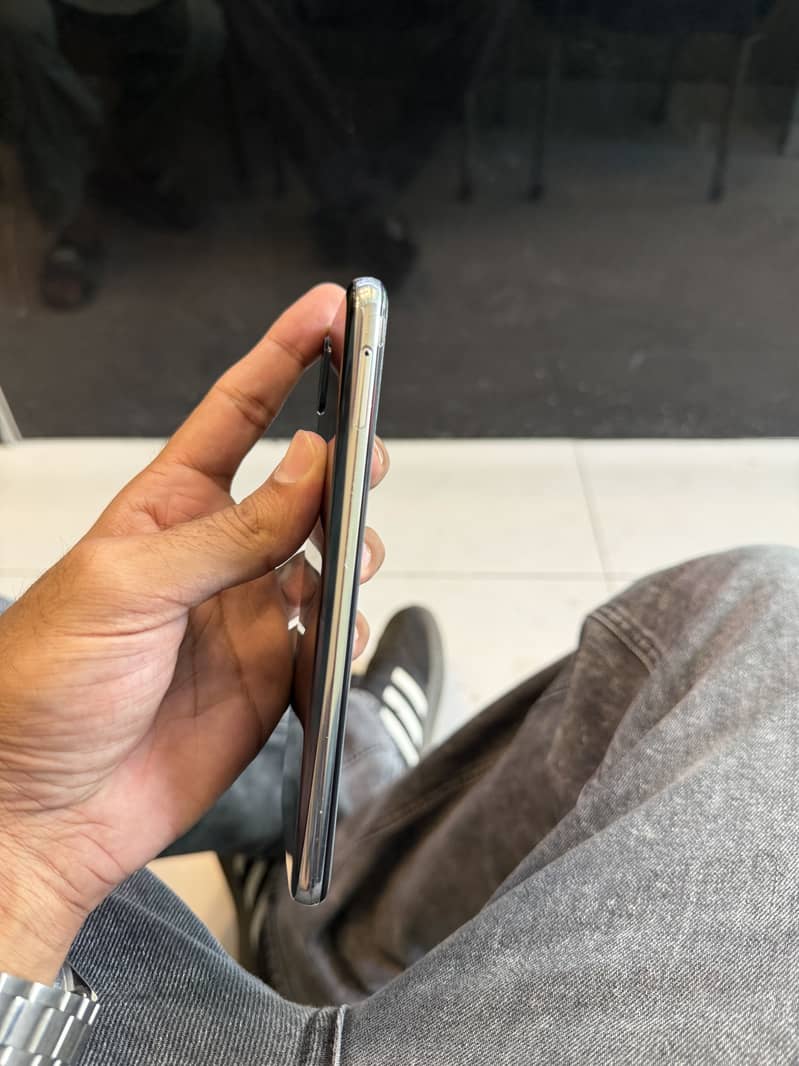 Sharp Aquos R2 2