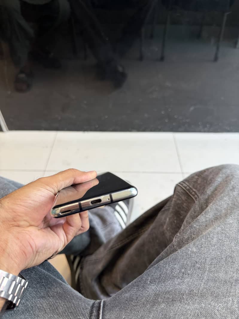 Sharp Aquos R2 4