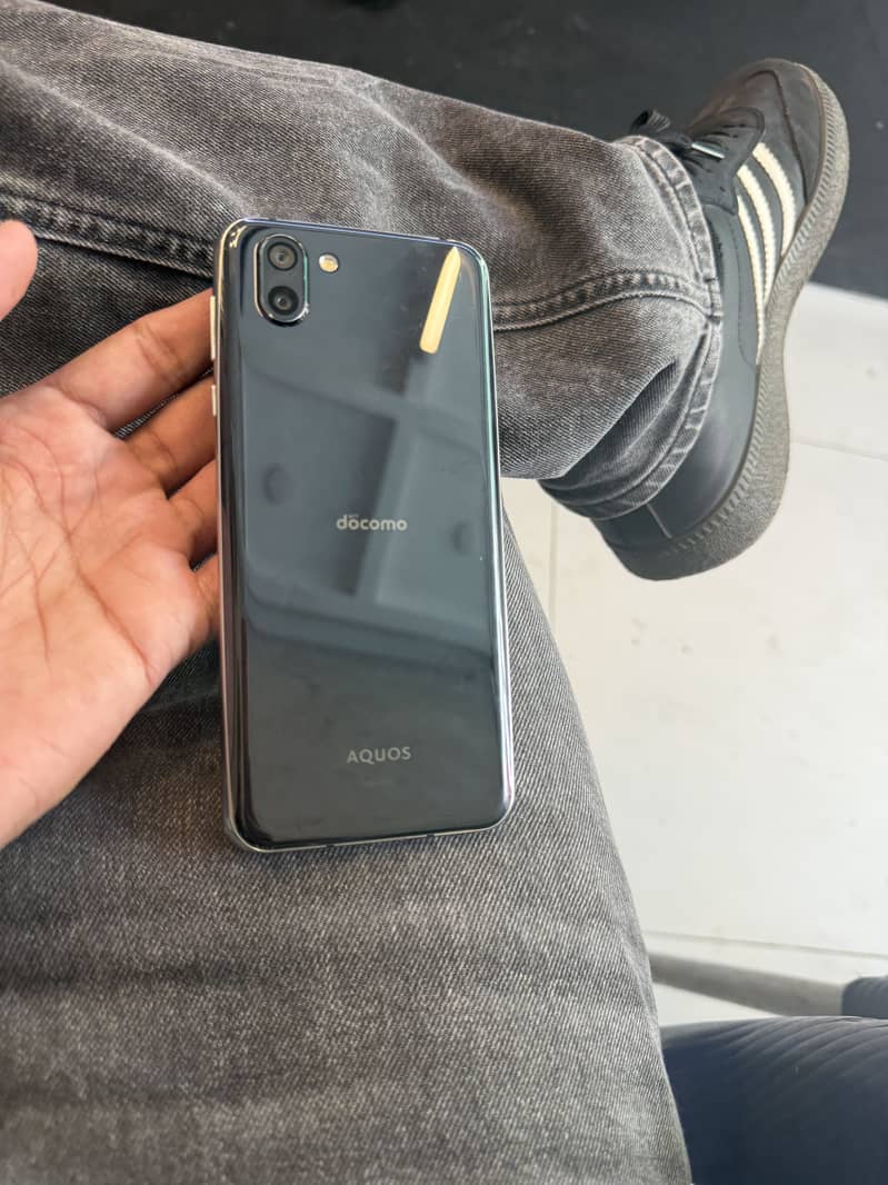Sharp Aquos R2 0