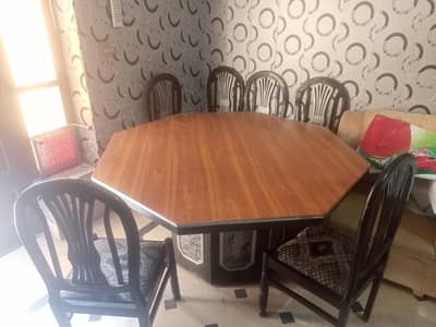 6 Seater Round Dining table