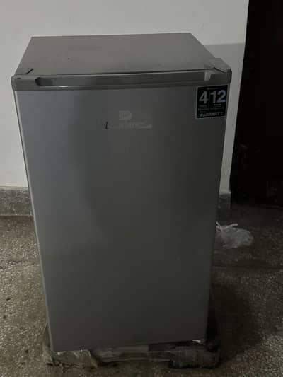 10/10 condition mini fridge for sale