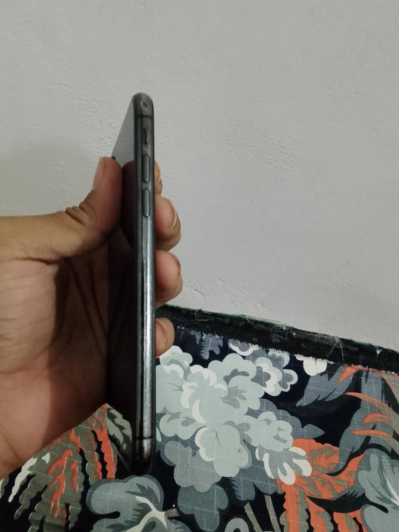 Apple iPhone X 6
