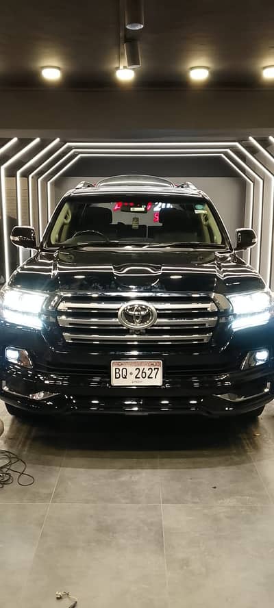 Toyota Land Cruiser VX 2013