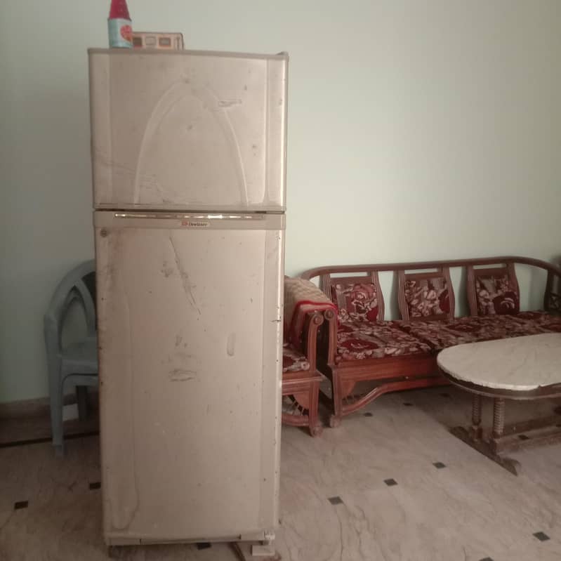sale in surjani dawlance full size chilled working condition 0